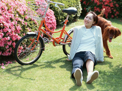 自転車と女性